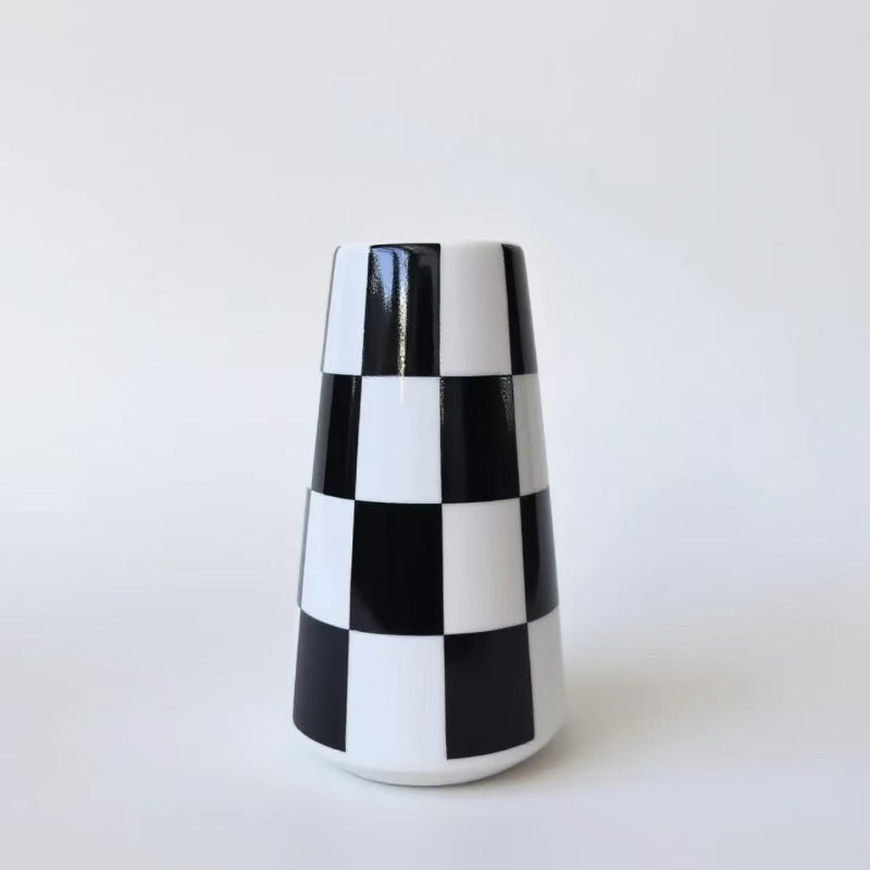 Chic Checkerboard Pattern Ceramic Vase Stornfeild