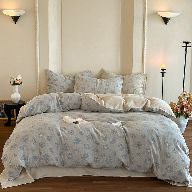 Lightweight cotton muslin bedding set with vintage floral pattern and reversible design