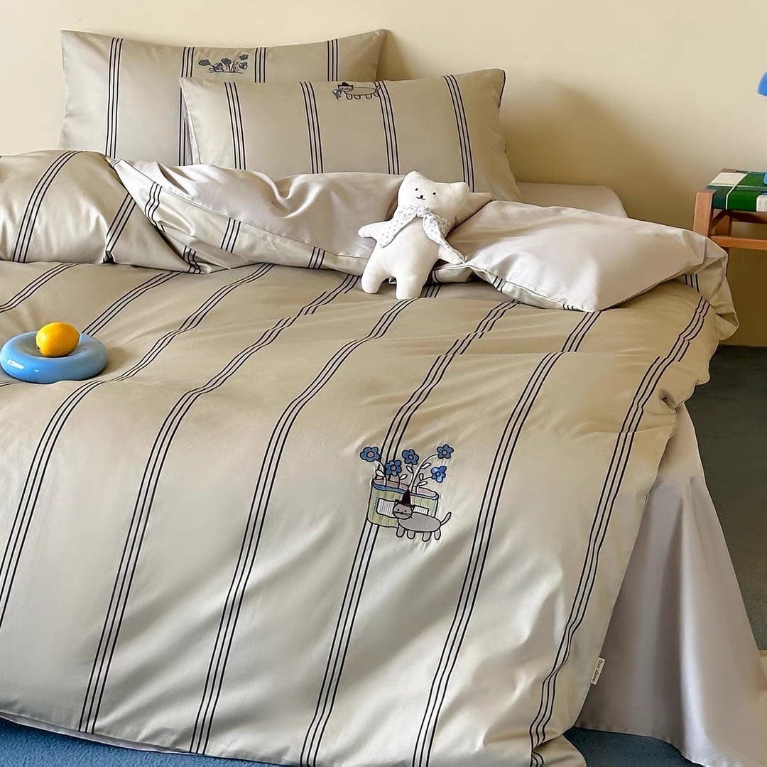 Striped Cotton Sateen Duvet Cover Set with Embroidered Cat Patch and Hidden Zipper