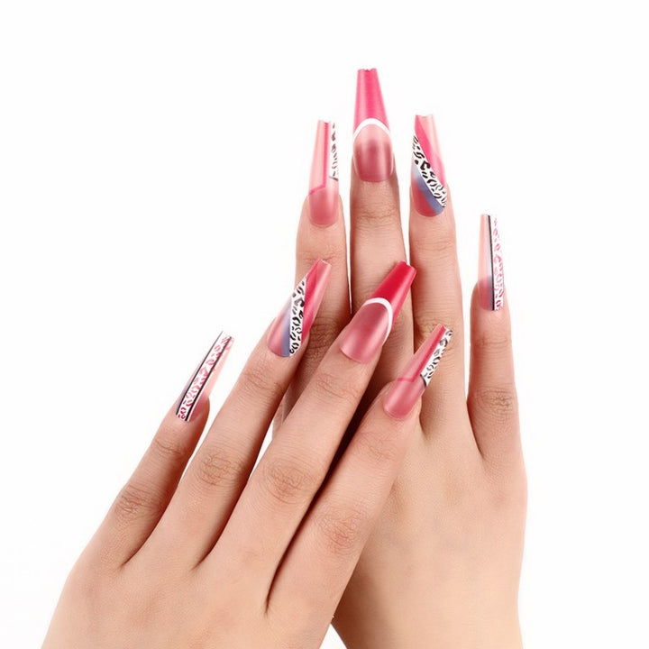Trendy artificial nails with leopard print Stornfield