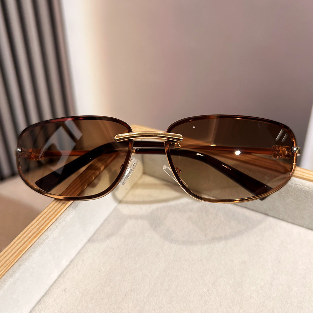 Luxurious Vintage-Inspired Gradient Sunglasses Stornfield