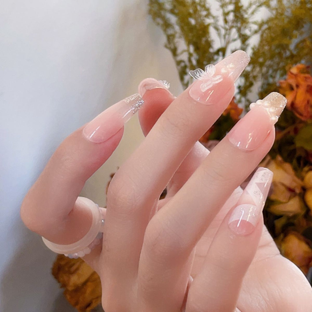 Artificial nails with glamorous pearl and glitter design Stornfield