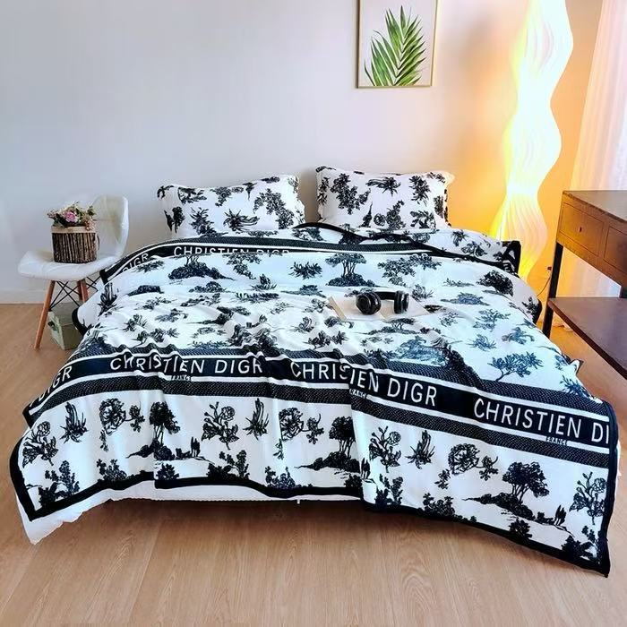 Women Patterned Bedspread with Elegant Houndstooth Optics Stornfield