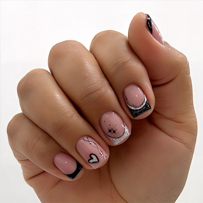 Artificial nail art with glamorous design Stornfield