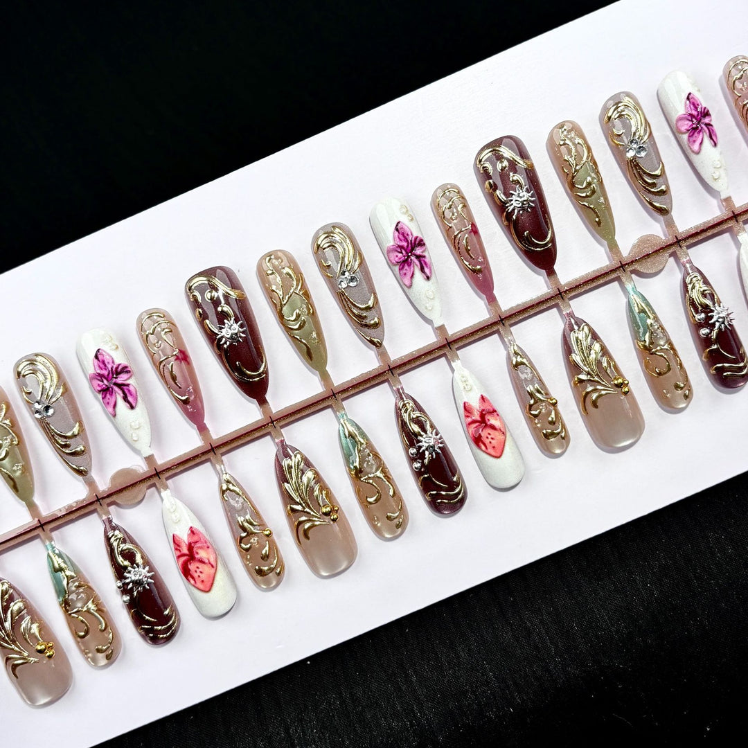 Elegant Floral-Design Press-On Nail Set