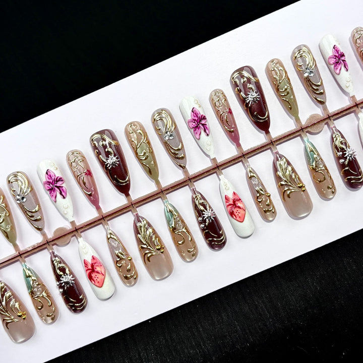 Elegant Floral-Design Press-On Nail Set