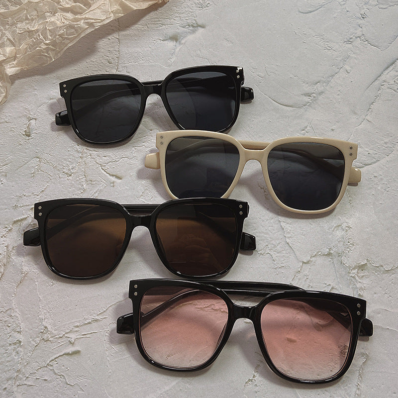 Fashionable Oversized Sunglasses in Contemporary Design Stornfield