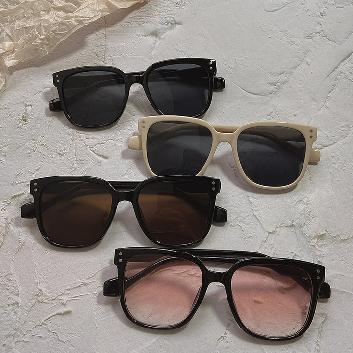 Fashionable Oversized Sunglasses in Contemporary Design Stornfield