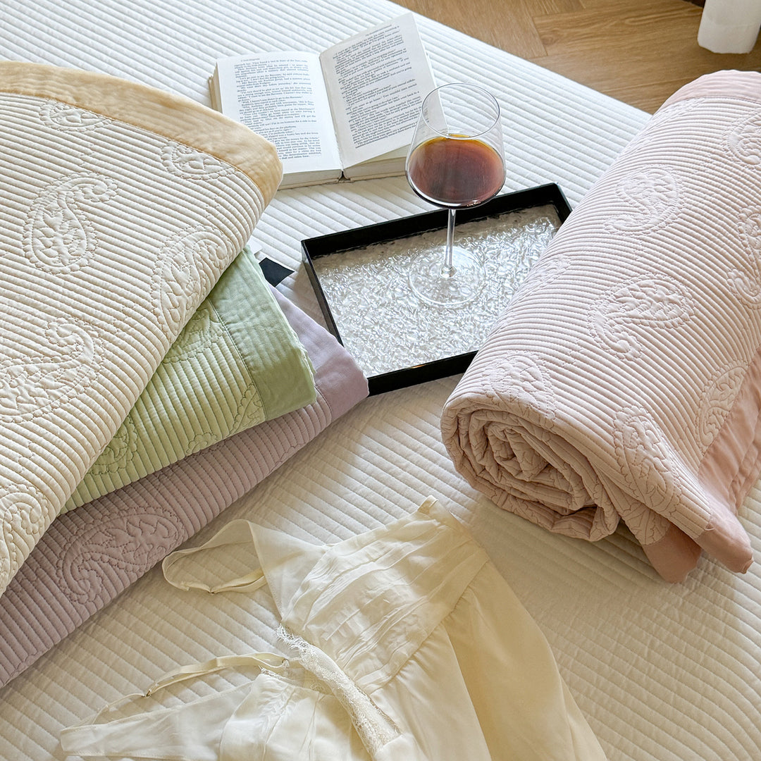 Quilted Paisley Matelassé Bedspread and Pillow Sham Set