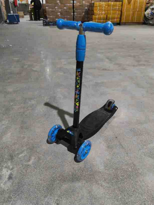 Lightweight 3-Wheel Kick Scooter Stornfield