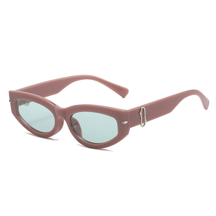 Retro-Inspired Cat-Eye Sunglasses with Bold Frame Stornfield