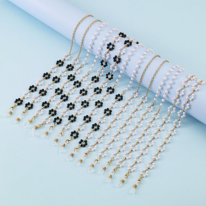 Elegant Beaded Eyewear Chain Stornfield