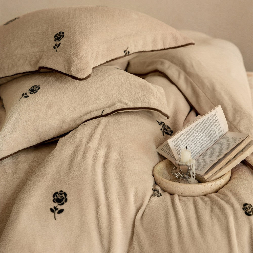 Microfleece bedding set with embroidered rose appliqués