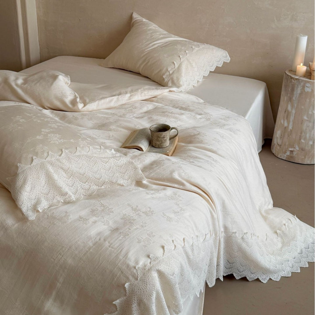 Bedding set made of linen-cotton mix with crocheted lace trim and fine floral jacquard texture