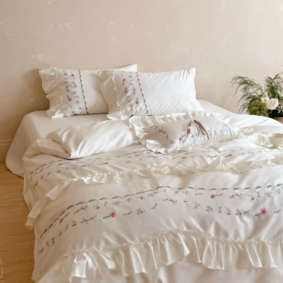 Romantic bedding set with ruffles and floral embroidered cotton satin