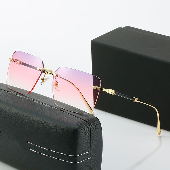 Women's fashionable sunglasses with square frame and luxurious accents Stornfield