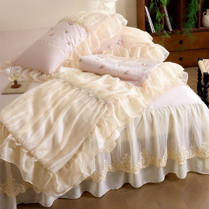Luxurious Ruffle Bedding Set made of Satin with Ruffles and Embroidered Pillows