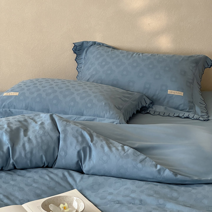 Scalloped Embroidered Jacquard Duvet Cover Set