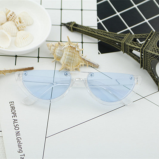 Women Cat-Eye Glasses with distinctive frame and mirrored lenses Stornfield