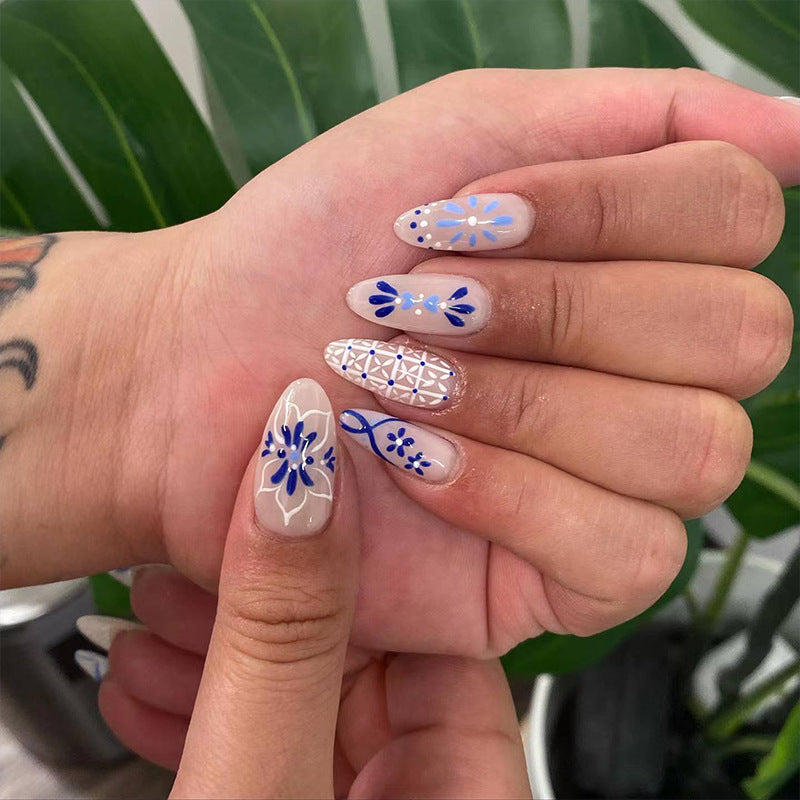 Artful Nail Tips with Flower Motif Stornfield