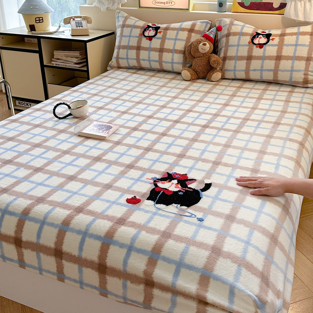 Children's fitted sheet with applied moon and cat motif made of soft microfiber
