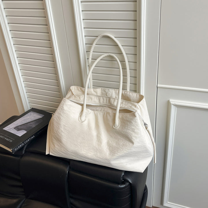 Elegant and Multifunctional Handbag Stornfield
