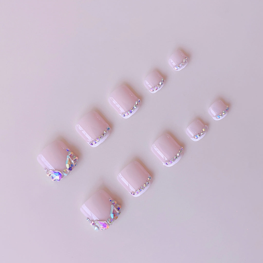 Fake Nail Set with Glittering Rhinestone Details and French Tip Stornfield