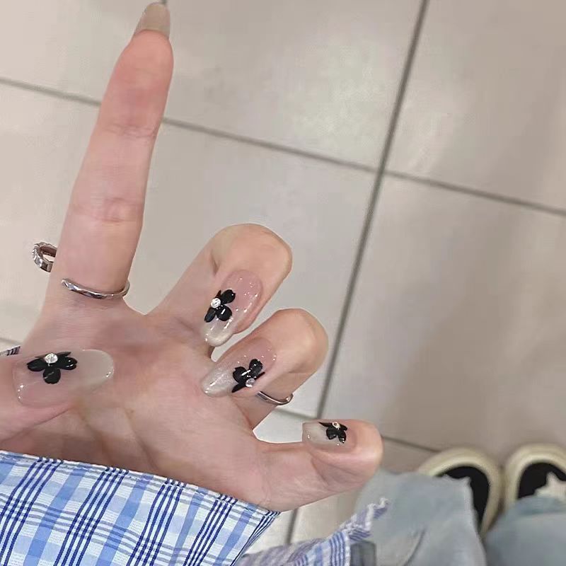 Artificial nails with elegant floral decorations Stornfield