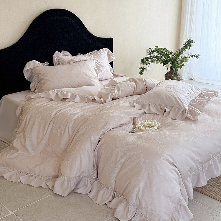 Elegant bedding set with jacquard floral pattern, frill and soft cotton satin