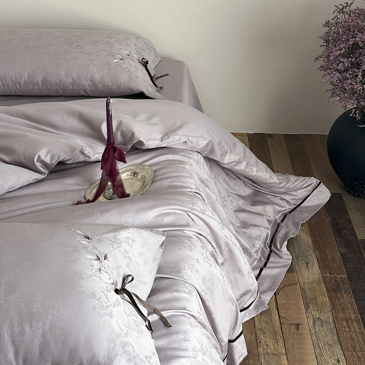 Jacquard-Satin bedding set with floral appliqué and decorative bow