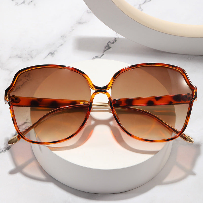 Women's sunglasses in elegant oversized design Stornfield