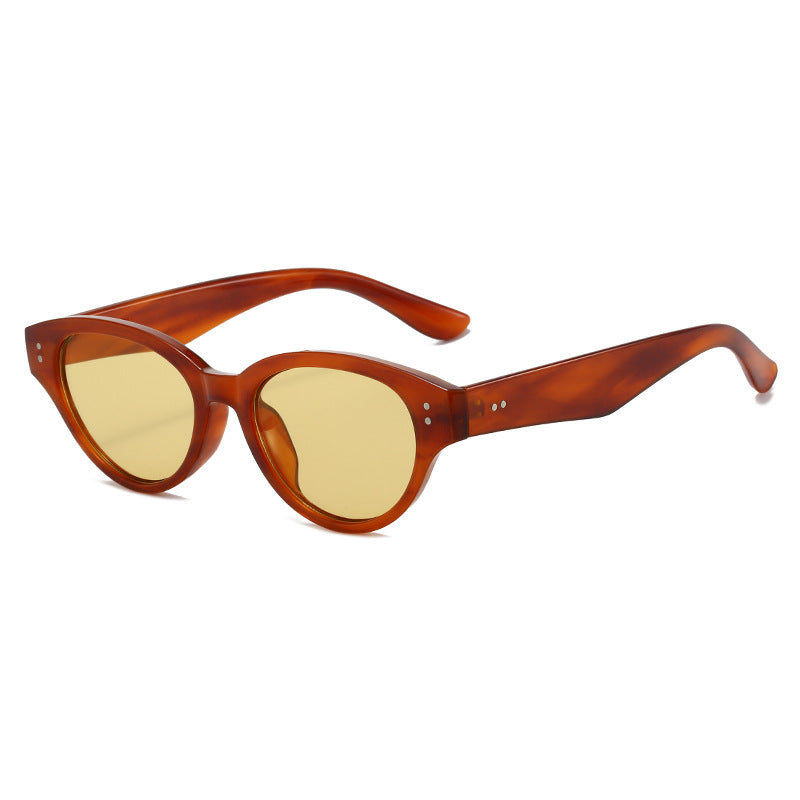 Women Cat-Eye Sunglasses with retro-inspired frame structure Stornfield