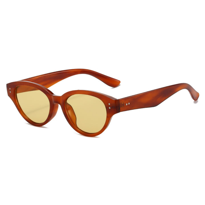 Women Cat-Eye Sunglasses with retro-inspired frame structure Stornfield