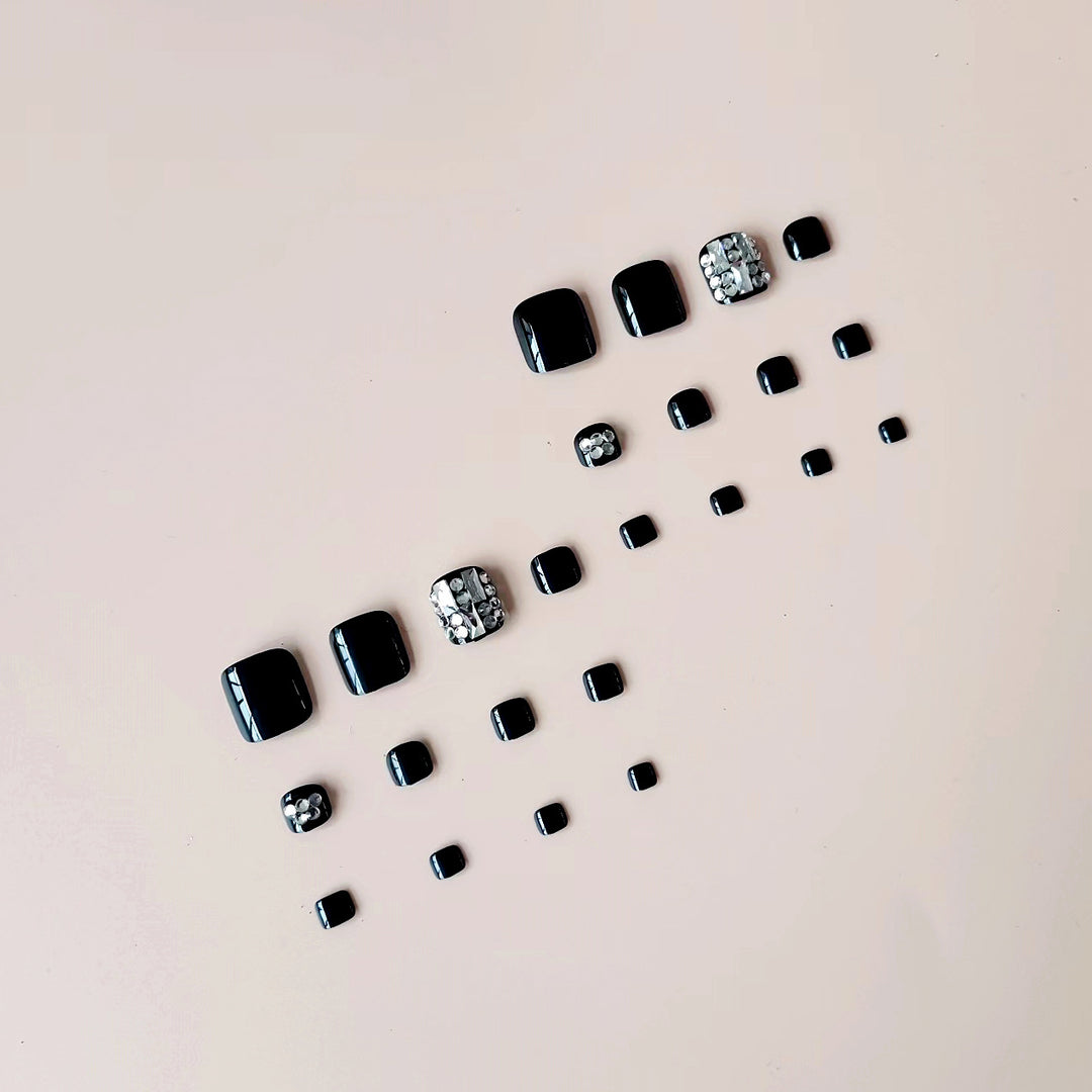 Artificial nail set with elegant rhinestone and glitter accents Stornfield