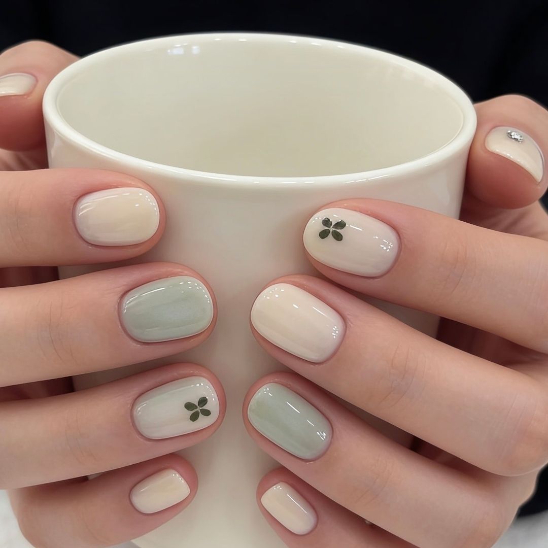 Artistic Cat-Themed Press-On Nail Art Set Stornfield