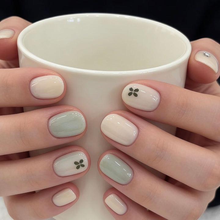 Artistic Cat-Themed Press-On Nail Art Set Stornfield