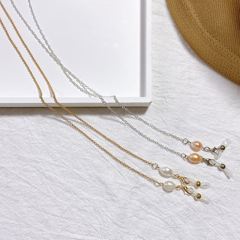 Elegant jewelry holder chain with pearl and gold accents Stornfield