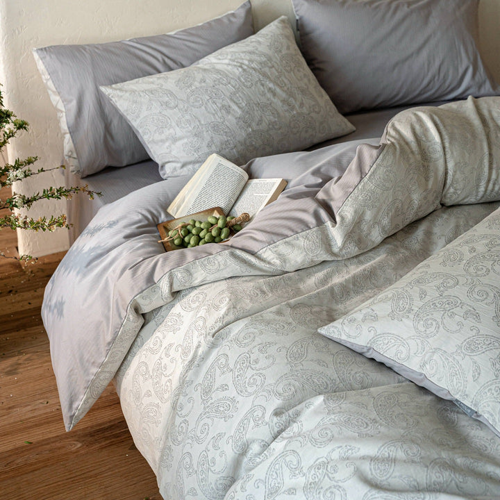 Duvet cover set made of cotton Renforcé with fine Toile flower pattern and extra soft jersey fitted sheet