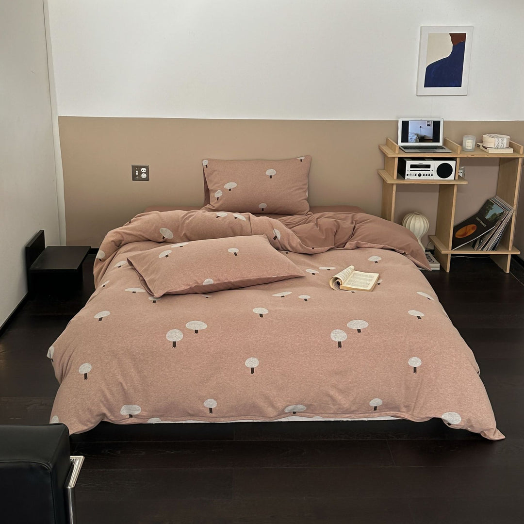 Bedding set made of cotton percale with delicate cherry motif and reversible easy care