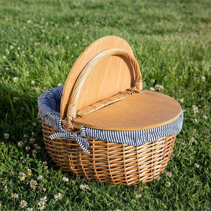 Women’s picnic basket with practical wooden lid and striped lining Stornfield