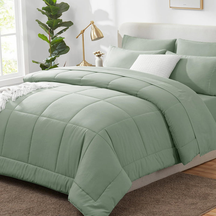 Women's quilted satin bedding set Stornfield