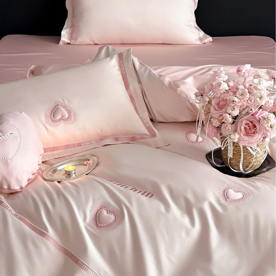 Luxurious cotton satin bedding set with heart applique and decorative piping
