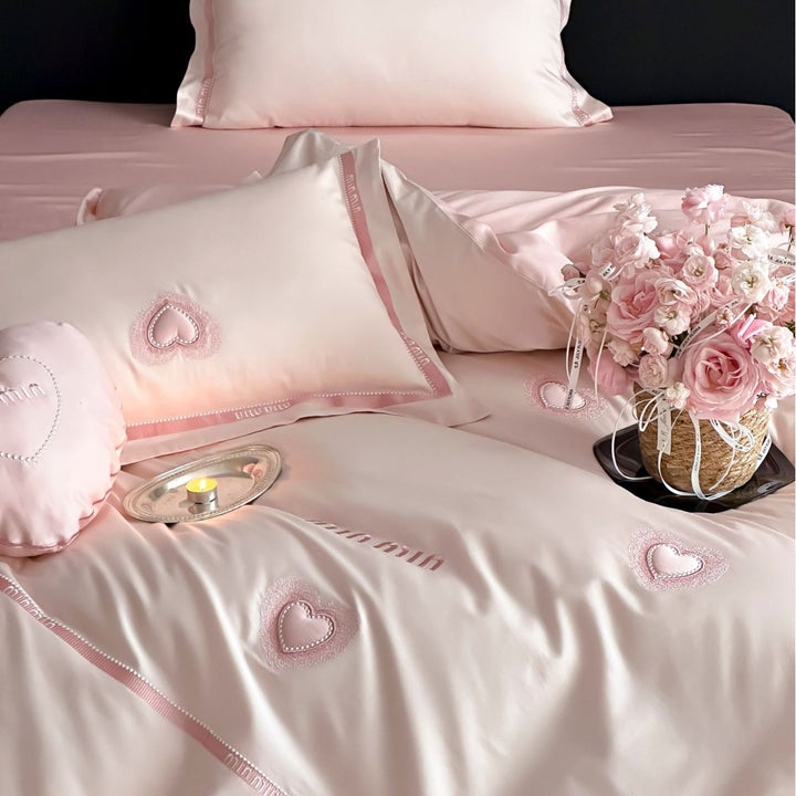 Luxurious cotton satin bedding set with heart applique and decorative piping