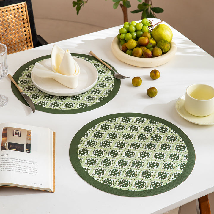 Round decorative rug with floral animal illustration and fine jacquard structure Stornfield