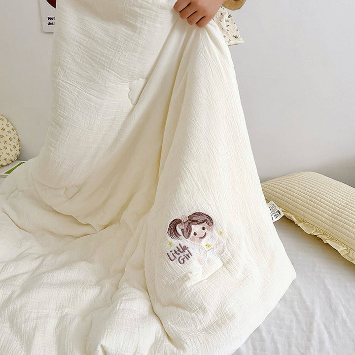 Children's quilt made of cotton muslin with embroidered doll motif