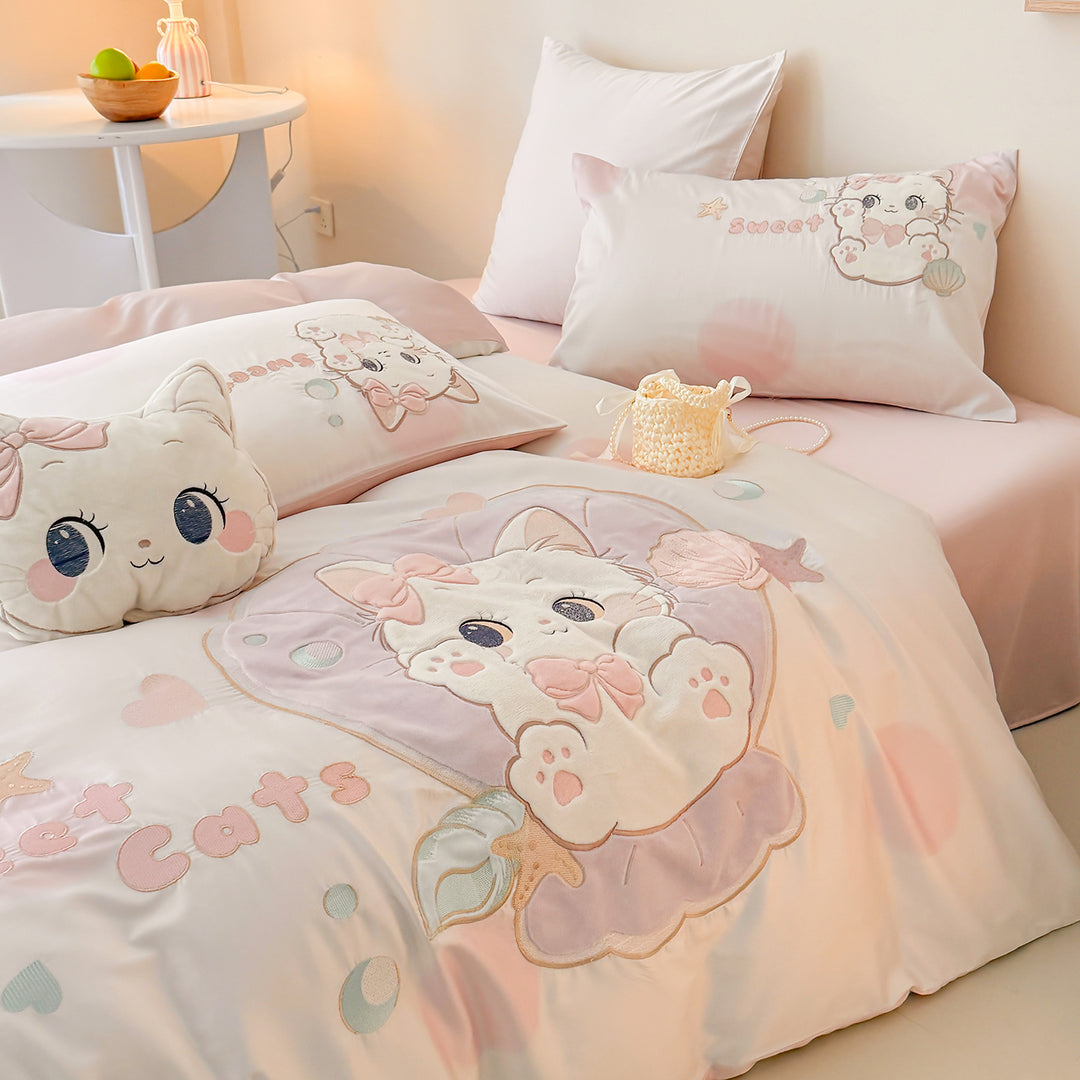 Girls' bedding set in Kawaii look with velvet appliqué and embroidered cat motifs