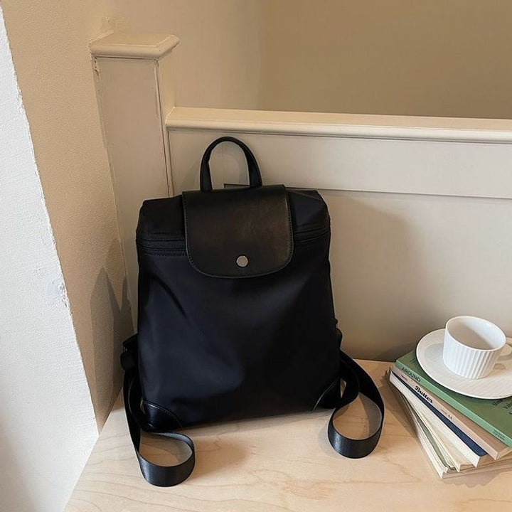 Versatile Urban Backpack with Secure Closure Stornfield