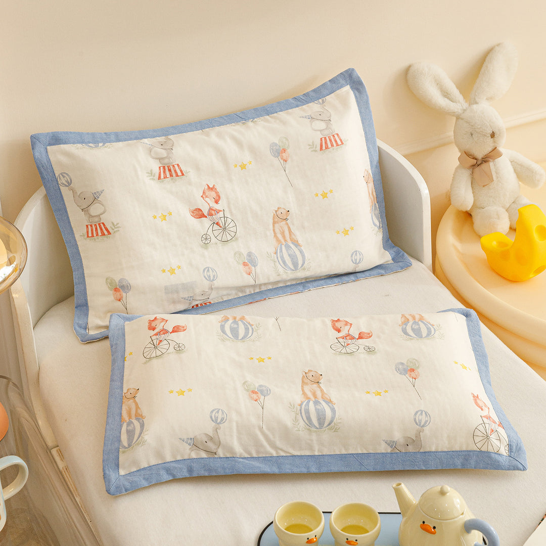 Children's pillowcase set made of breathable cotton blend with cute animal and fruit motifs