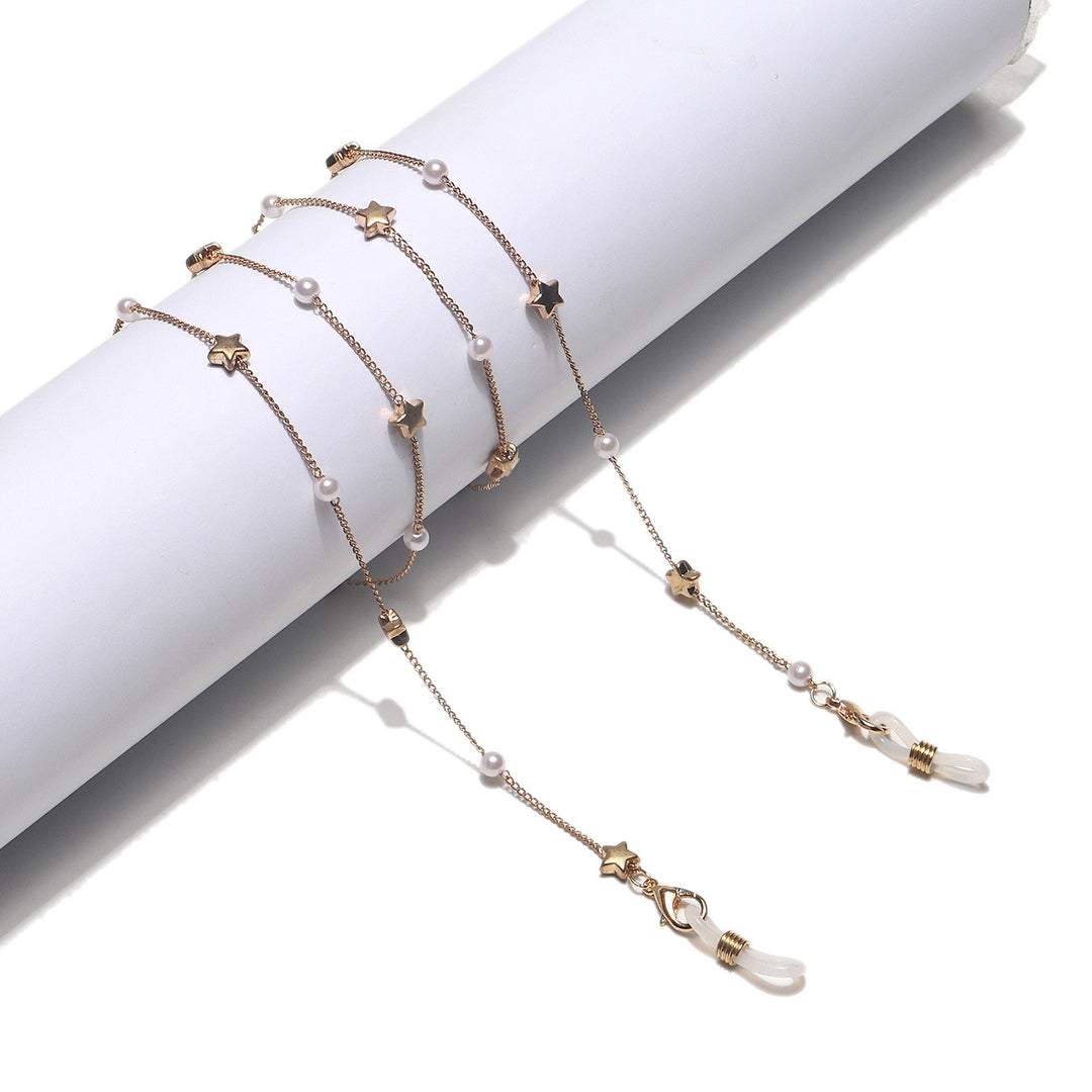 Elegant Heart-Shaped Pearl Chain Eyewear Holder Stornfield