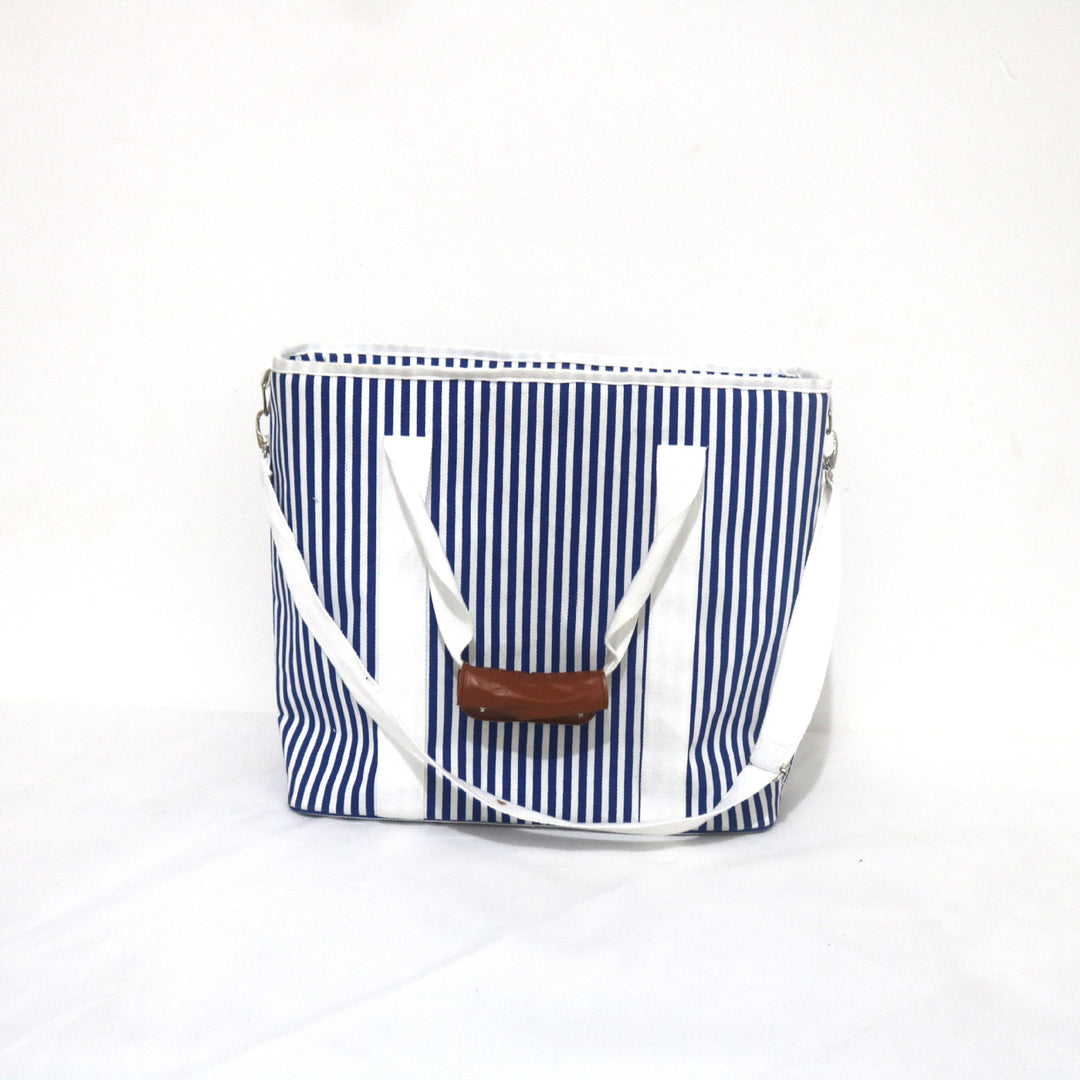 Women's cooler with practical carrying handles and insulated interior Stornfield
